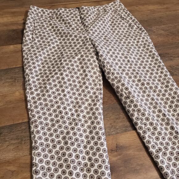 Adrianna Papell High Rise Floral Daisy Cropped Capris Stretch Pants Size 10 - Picture 3 of 11
